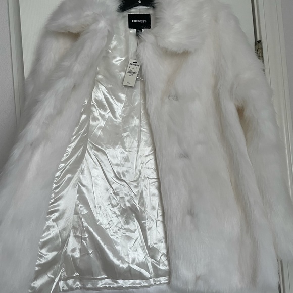 - Faux fur coat - Picture 5 of 6